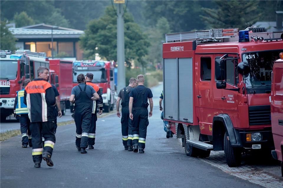 Der Waldbrand ist lauf den Behörden unter Kontrolle.Tizian Gerbing/dpa