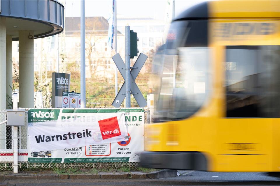 Der Warnstreik soll bis 11. April andauern. Sebastian Kahnert/dpa