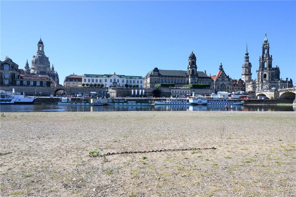 Der Wasserstand der Elbe geht in Dresden immer weiter zurück. (Archivbild)Robert Michael/dpa
