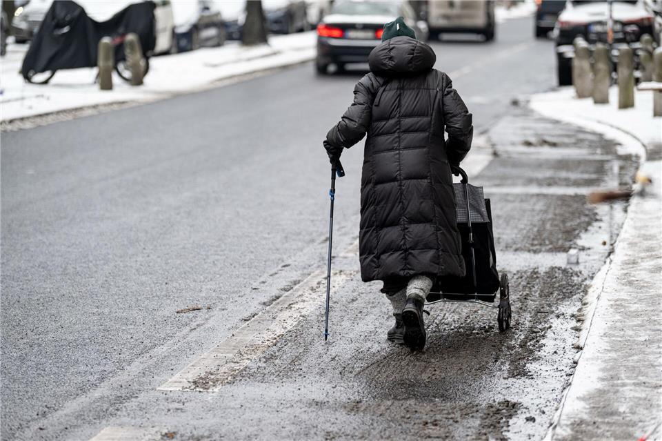 Der Weg durch die Stadt ist gerade schwierig.Fabian Sommer/dpa