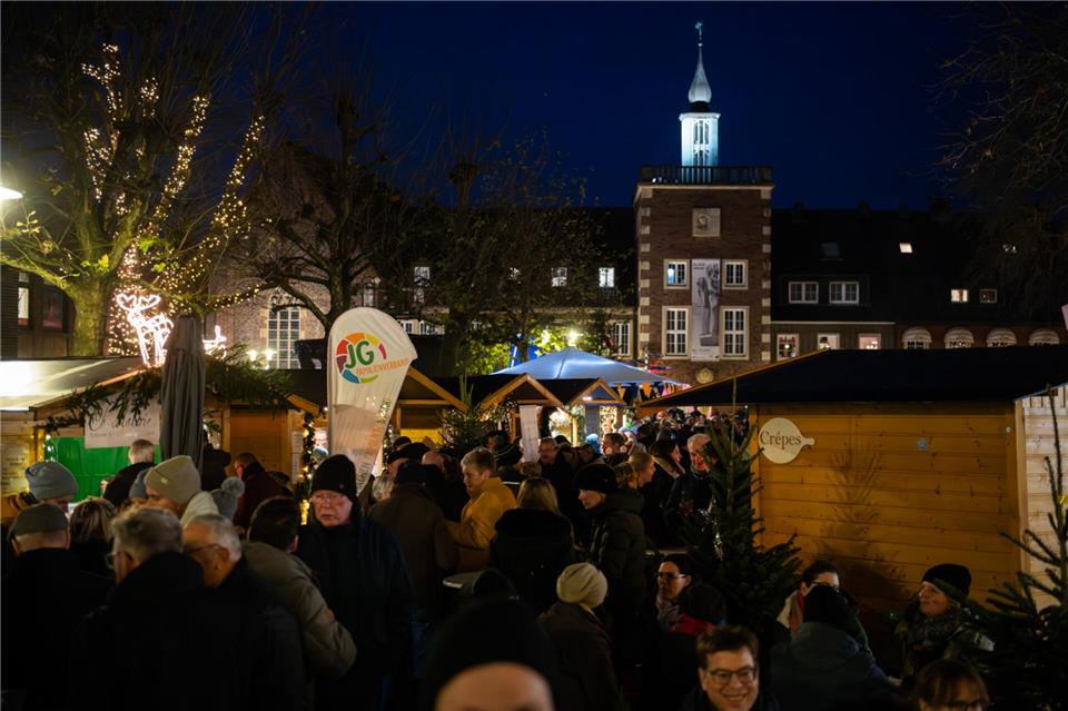 Der Weihnachtsmarkt auf dem Borkener Marktplatz steigt am ersten Adventswochenende.