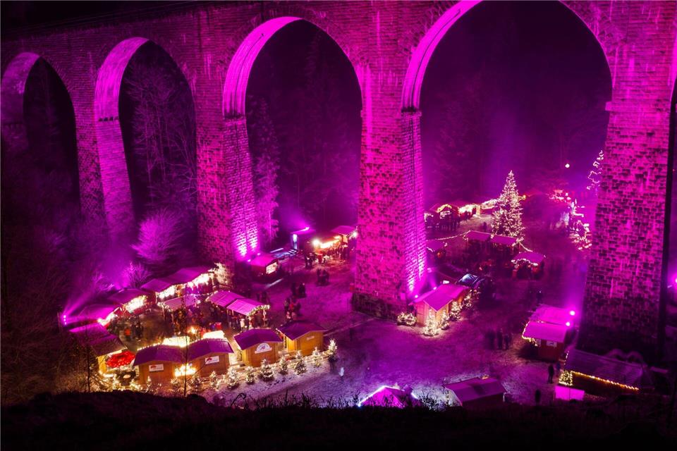 75.000 Tickets für Weihnachtsmarkt in Ravennaschlucht weg Der Weihnachtsmarkt ist bereits ausverkauft. (Archivbild) Philipp von Ditfurth/dpa