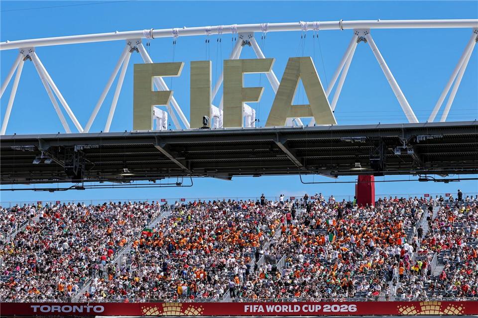 Der Weltfußballverband FIFA denkt über die Rückkehr russischer Teams nach. (Archivbild)Jan Woitas/dpa