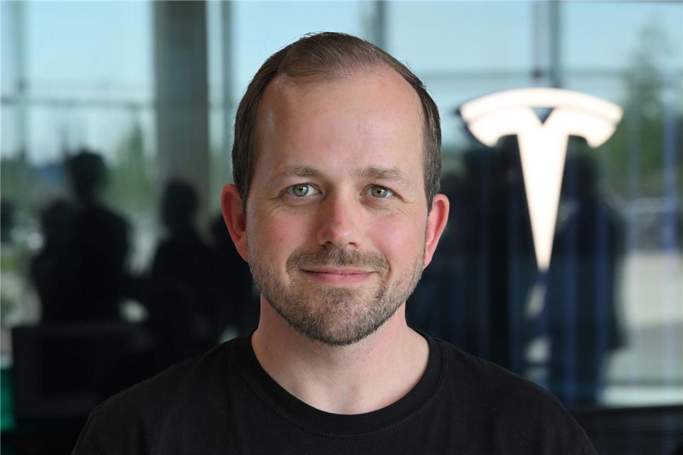 Der Werksleiter der Tesla-Fabrik in Grünheide, André Thierig, dringt auf klare Aussagen der Bundesregierung zum Umstieg auf E-Autos. (Archivbild)Soeren Stache/dpa