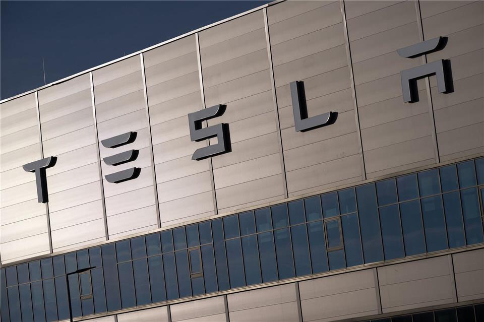 Der Werksleiter der Tesla-Fabrik in Grünheide, André Thierig, zeigt sich zuversichtlich für das Jahr 2026. (Archivbild)Sebastian Gollnow/dpa