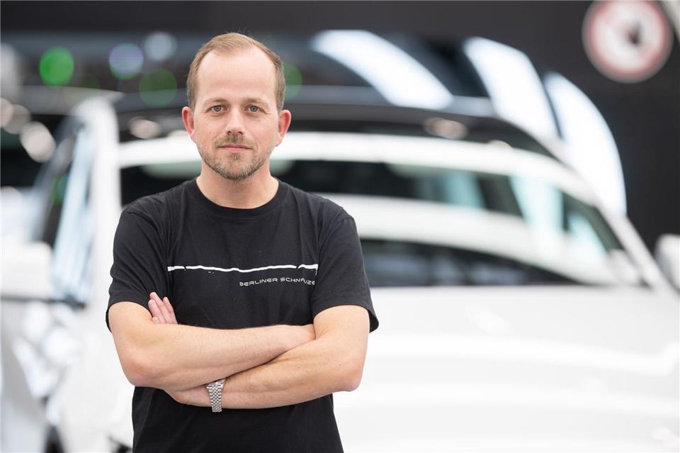 Der Werksleiter von Tesla in Grünheide, André Thierig, lehnt einen Tarifvertrag wie von der IG Metall gefordert, ab (Archivbild).Sebastian Gollnow/dpa