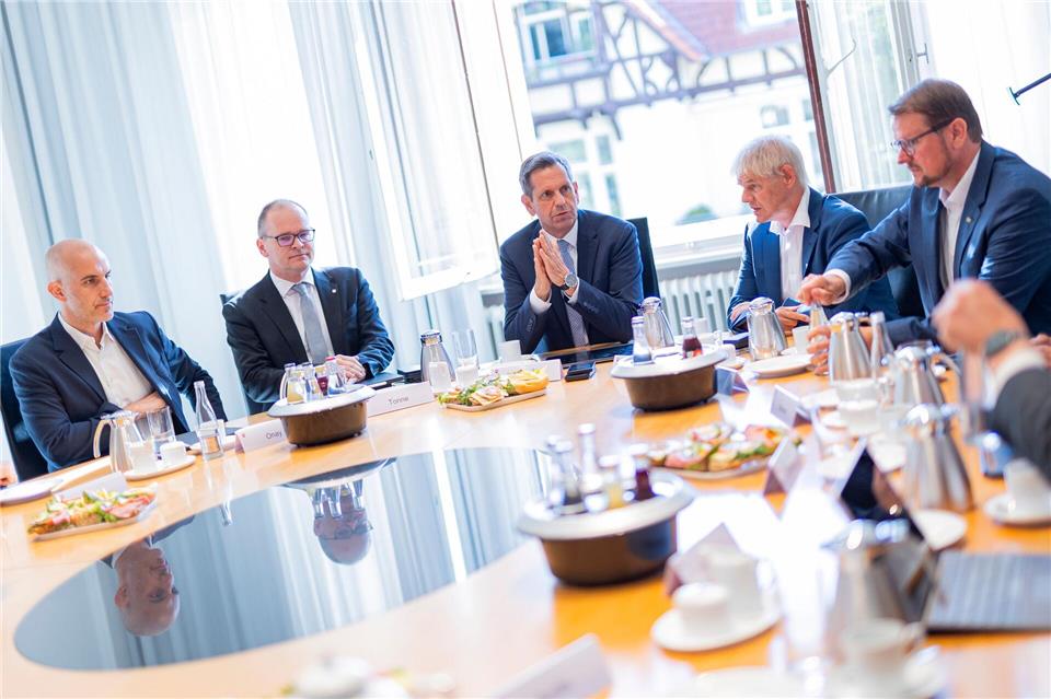 Der Widerstand des niedersächsischen Ministerpräsidenten und der Oberbürgermeister der VW-Städte ist groß.Michael Matthey/dpa