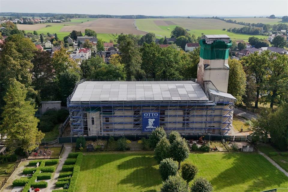 Der Wiederaufbau der abgebrannten Kirche in Großröhrsdorf könnte bald starten.Katharina Kausche/dpa