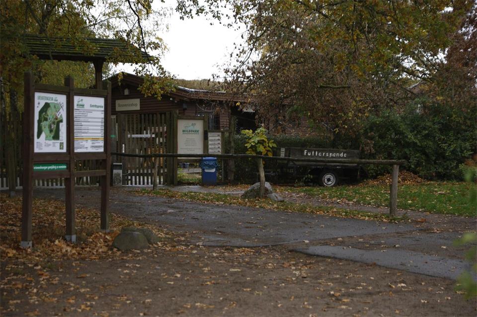 Der Wildpark bleibt nach dem Wolfsangriff auf ein achtjähriges Mädchen vorerst geschlossen. Carsten Koall/dpa