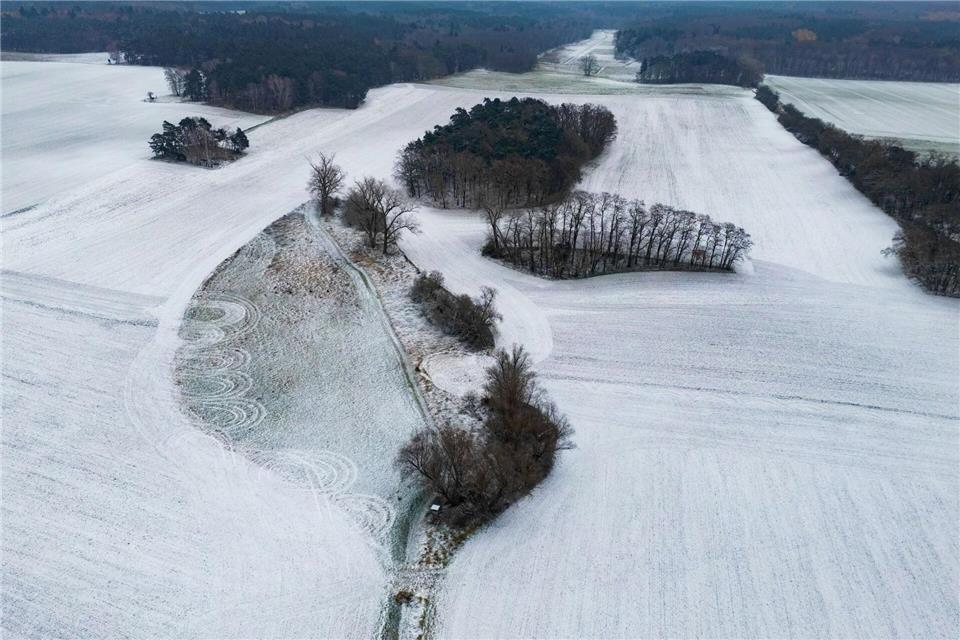 Der Winter bleibt laut DWD noch eine Weile in Deutschland.Patrick Pleul/dpa