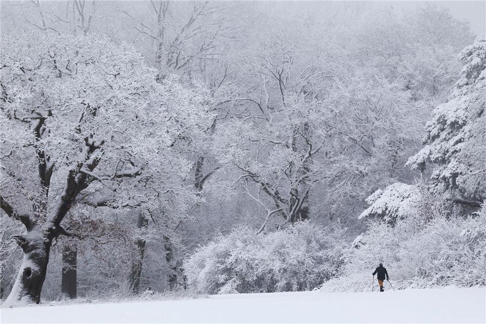 Der Winter hat Hamburg und Schleswig-Holstein fest im Griff.Christian Charisius/dpa
