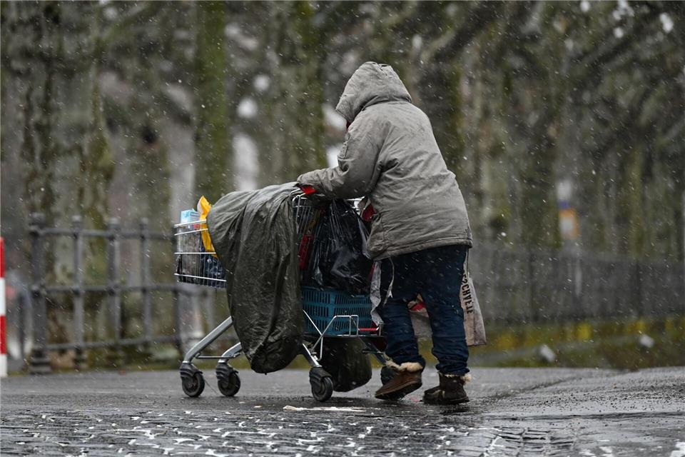 Der Winter ist für Obdachlose häufig hart. (Archivbild)Arne Dedert/dpa