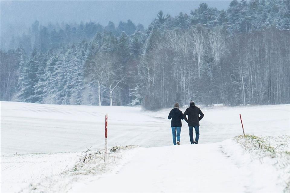Der Winter zieht in Baden-Württemberg ein. Doch am Wochenende zeigt sich auch die Sonne.Silas Stein/dpa