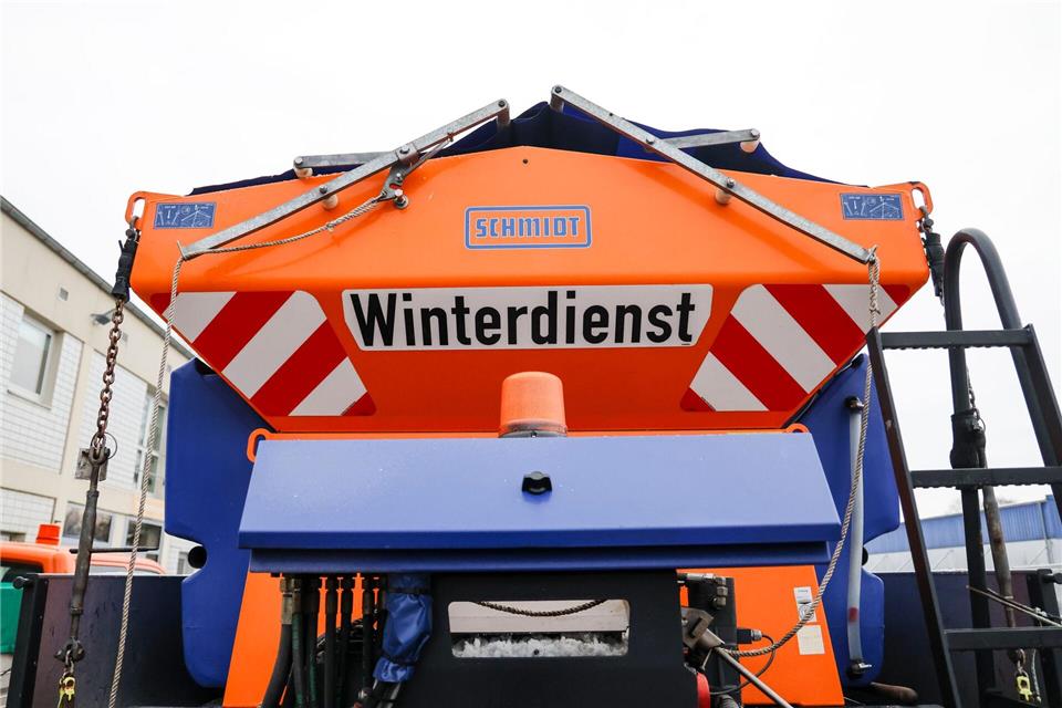 Der Winterdienst hat rund 100 Fahrzeuge.Frank Molter/dpa