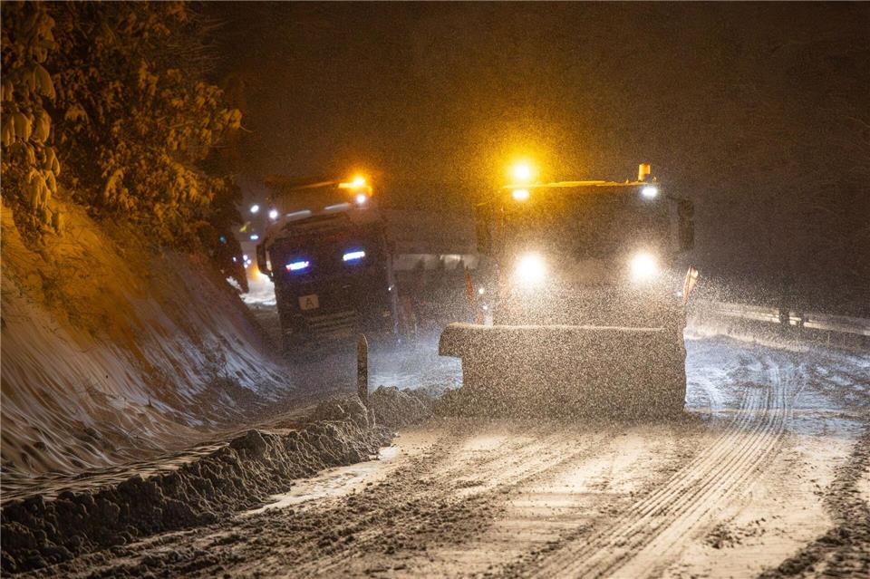 Der Winterdienst war auf Thüringens Bundes- und Landesstraßen zu Wochenbeginn im Dauereinsatz.News5 / Steffen Ittig/NEWS5/dpa