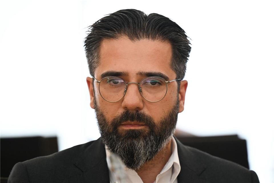 Der Wirtschaftsminister will sich von seinem Staatssekretär Umut Sönmez trennen. (Archivbild)Arne Dedert/dpa