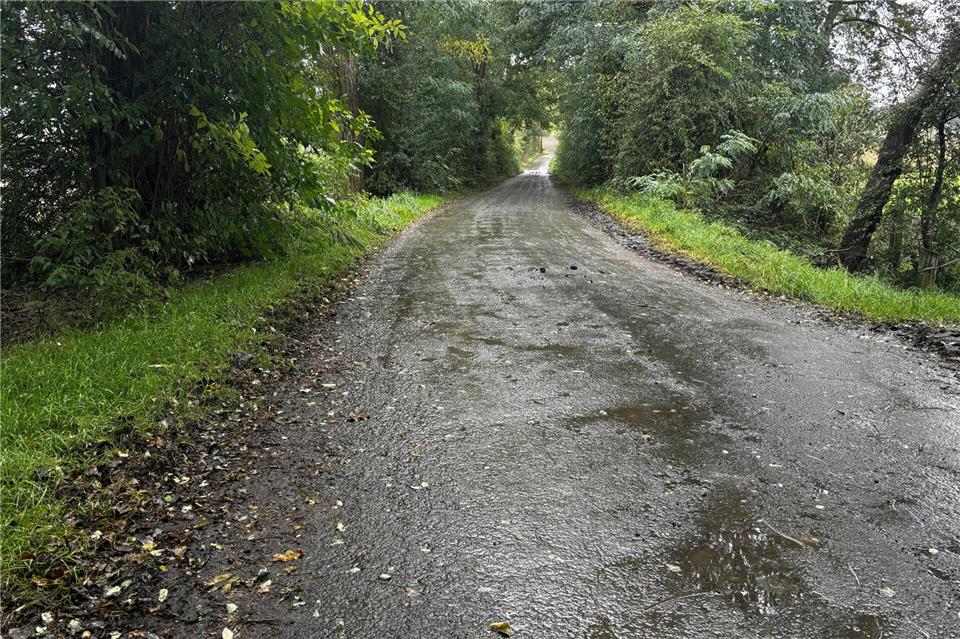 Der Wirtschaftsweg Weskerhok wurde schon im vergangenen Jahr saniert, jetzt ist der restliche Abschnitt an der Reihe.
