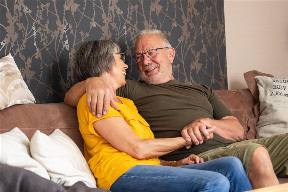 Neue Liebe nach Verlust: Reaktion oft positiver als gedacht Der Witwer hat eine neue Partnerin gefunden. Auch Angehörige merken dann oft, dass das ihr Leben ebenfalls wieder erleichtert. picture alliance / dpa-tmn