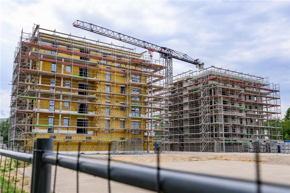 Der Wohnungsneubau gerät nach Angaben des Verbands Berlin-Brandenburgischer Wohnungsunternehmen (BBU) ins Stocken. (Archivbild)Patrick Pleul/dpa