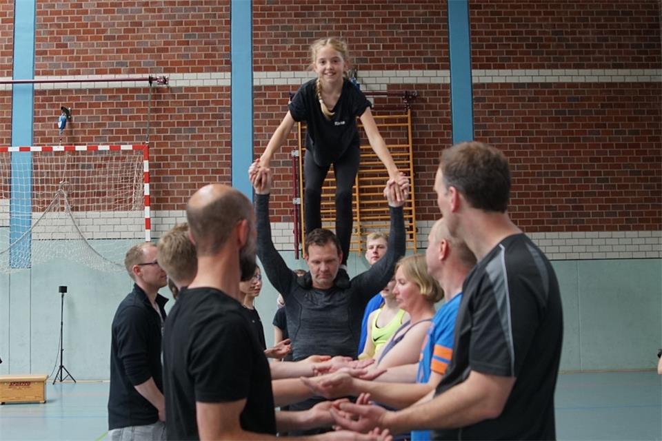 Der Workshop, an dem Kinder, Jugendliche und Erwachsene teilnehmen können, wird in der Zweifachsporthalle in Raesfeld ausgerichtet.