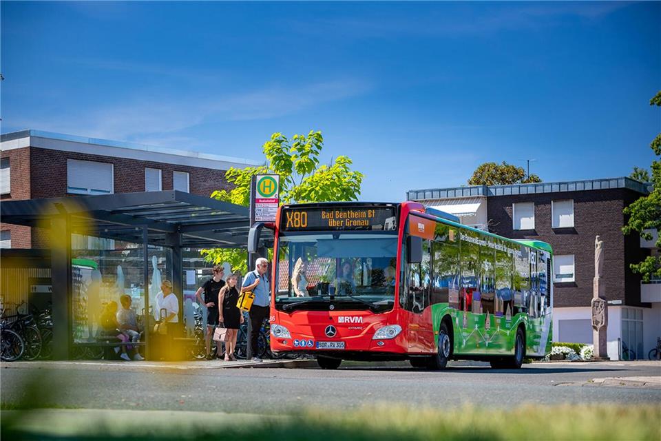 Der X80 steuert künftig zwei weitere Haltestellen in Vreden und Gronau an. 