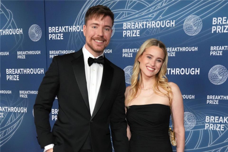 Der YouTuber MrBeast und seine Verlobte Thea Booysen haben geheiratet. (Archivbild)Jordan Strauss/Invision via AP/dpa