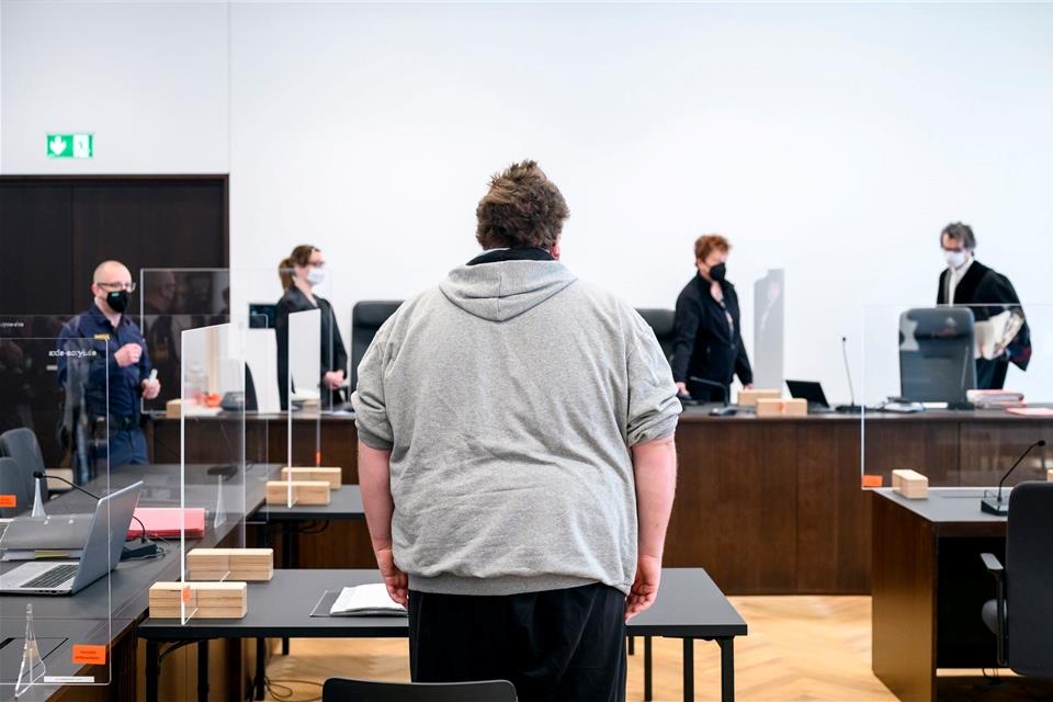 Der Youtuber „Drachenlord“ im Verhandlungssaal.