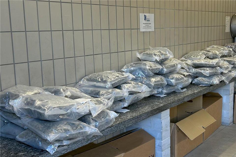Der Zoll beschlagnahmte rund 56 Kilo Marihuana.----/Hauptzollamt Singen/dpa