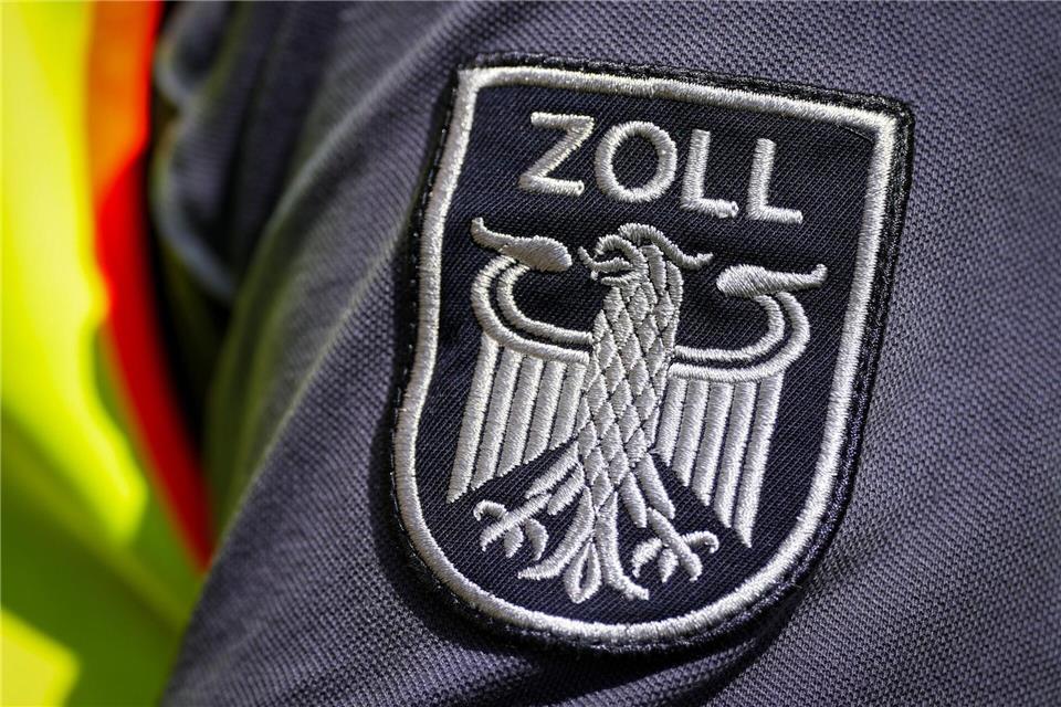 Der Zoll fand in dem Paketzentrum insgesamt 25 Kilo Cannabis. (Symbolbild)Soeren Stache/dpa