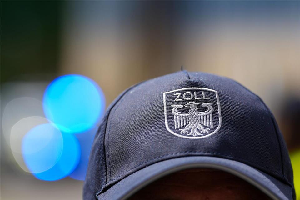 Der Zoll hat in einem Shisha-Shop in Berlin unter anderem Tausende illegale Nikotinprodukte beschlagnahmt. (Symbolbild)Soeren Stache/dpa