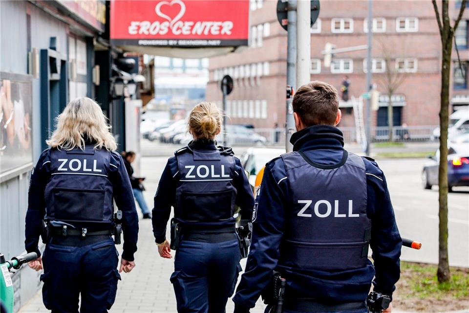 Der Zoll hat seine Bilanz für 2025 vorgestellt. (Symbolbild)Axel Heimken/dpa