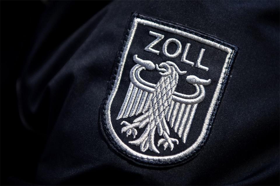 Der Zoll stellte den Luxuswagen sicher. (Symbolbild)Sina Schuldt/dpa