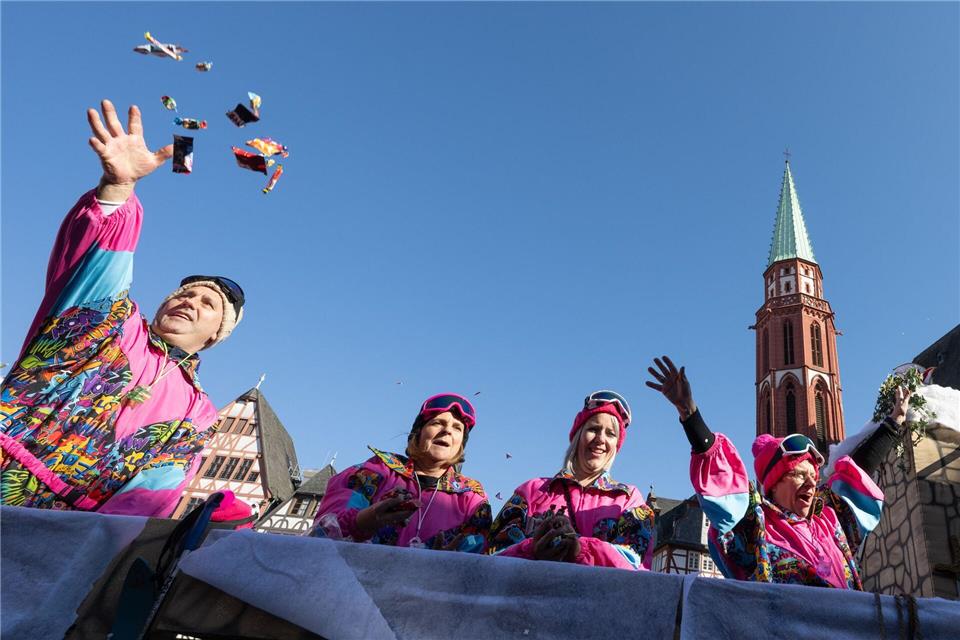 Der Zug führte unter anderem über den Frankfurter Römerberg. Boris Roessler/dpa