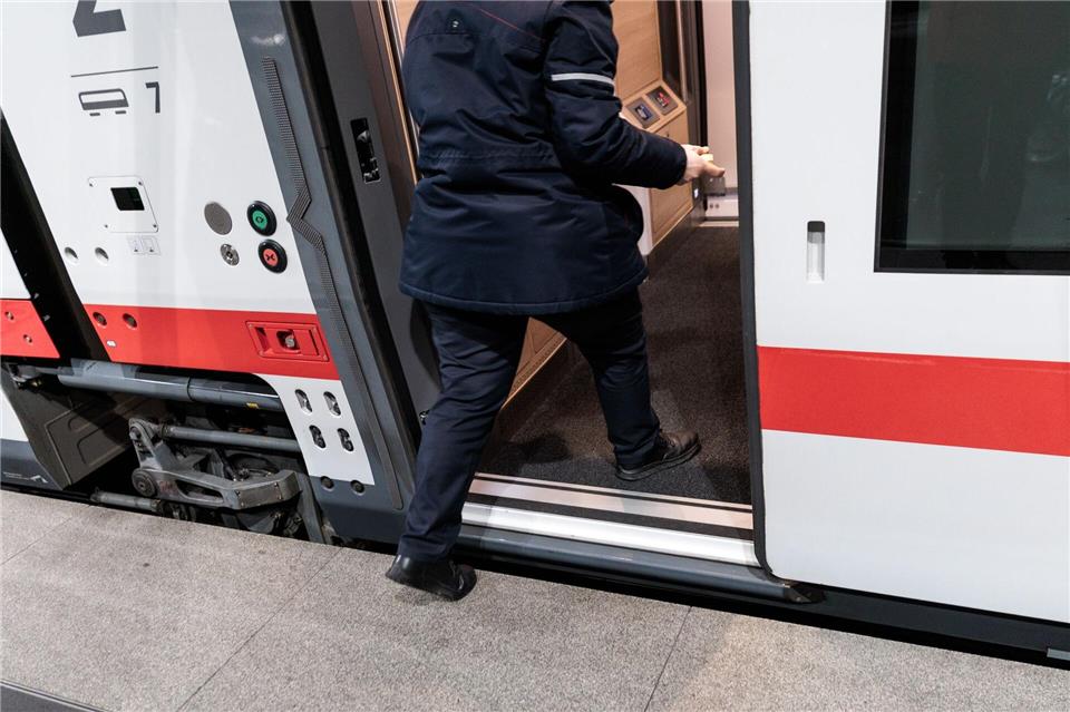 Der Zugführer besorgte Toilettenpapier in Hamburg-Bergedorf. (Symbolbild)Carsten Koall/dpa