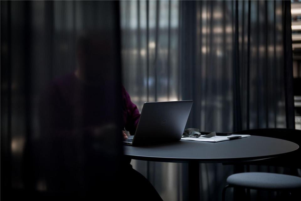 Der Zugriff auf dienstliche E-Mails durch einen Teamleiter ist bei berechtigtem Anlass erlaubt. Vorausgesetzt, berufliche Accounts werden rein geschäftlich genutzt. Zacharie Scheurer/dpa-tmn