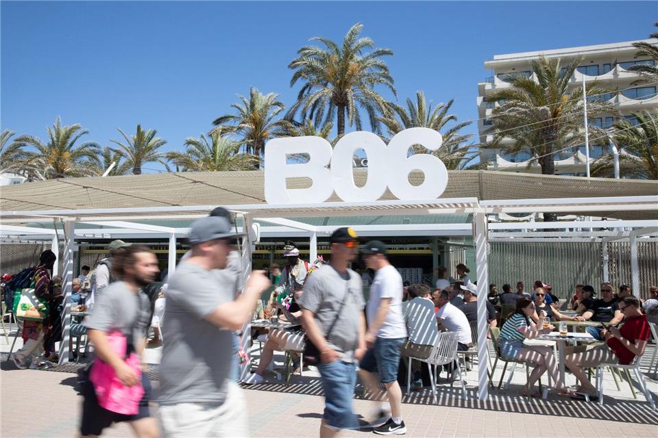 Der Zwischenfall ereignete sich im Wasser auf Höhe des berühmten Strandlokals Balneario 06. (Archivfoto)Clara Margais/dpa