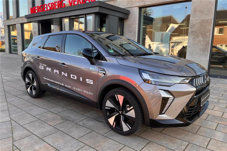Der aktuell Mitsubishi Grandis (hier als Hybrid 1.8 Diamant Top) überzeugt mit kravoller Leistung und hohem Komfort.