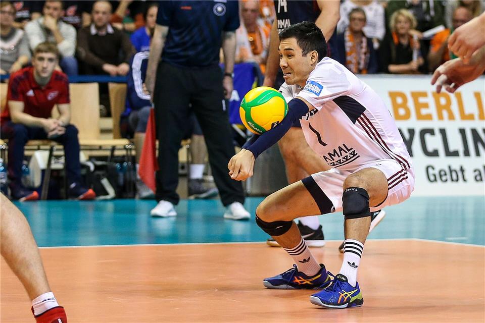 Der amerikanische Weltklasse-Libero Erik Shoji kehrt nach Berlin zurück. (Archivbild)Andreas Gora/dpa