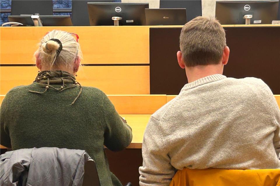 Der angeklagte Mann soll in Haft, die Angeklagte wurde vom Landgericht Würzburg aus Mangel an Beweisen freigesprochen. (Archivfoto)Angelika Resenhoeft/dpa