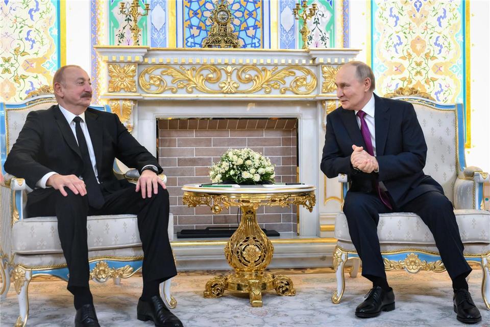 Der aserbaidschanische Präsident Ilham Aliyev hat Kremlchef Wladimir Putin öffentlich gedankt für die Aufklärung des Flugzeugabsturzes im Dezember vorigen Jahres.Grigory Sysoyev/Pool Sputnik Kremlin/AP/dpa