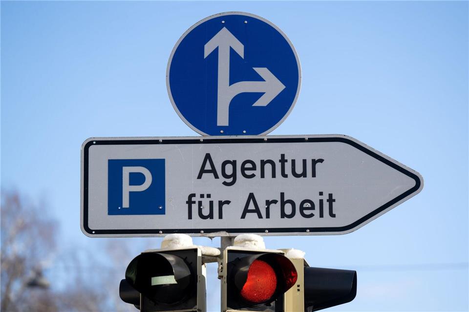 Der bayerische Arbeitsmarkt bleibe unter Druck, heißt es bei der Regionaldirektion. (Symbolbild)Sven Hoppe/dpa