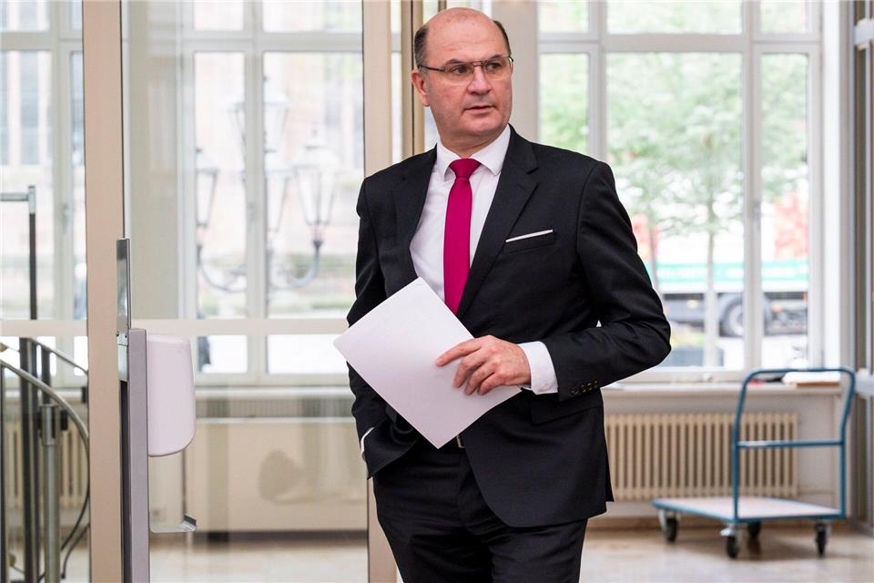 Der bayerische Finanzminister Albert Füracker (CSU) spricht von „erheblichen Anstrengungen, um die korrekte Besteuerung von Influencern und anderen Social-Media-Akteuren sicherzustellen“.Daniel Vogl/dpa