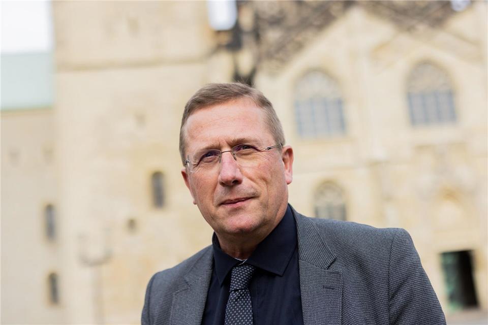 Der bekannte Kirchenrechtler Thomas Schüller sieht den neuen Vorsitzenden der Bischofskonferenz, Heiner Wilmer, als Vermittler. (Archivbild)Rolf Vennenbernd/dpa