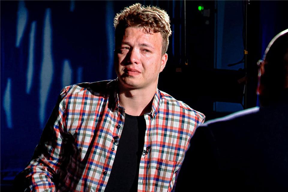 Lukaschenko: Blogger Protassewitsch unser Geheimdienstagent Der belarussische Blogger Roman Protassewitsch soll schon bei seiner Festnahme in einem in Minsk zur Landung gezwungenen Flugzeug für den Geheimdienst seiner Heimat gearbeitet haben. (Archivbild)-/ONT Channel/AP/dpa