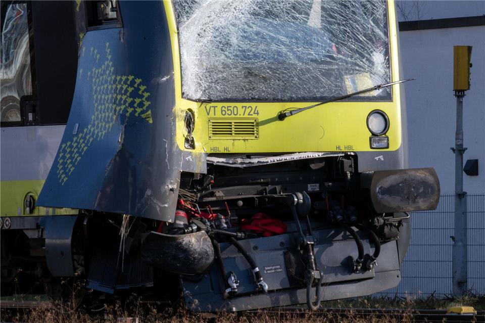 Der beschädigte Zug war am Donnerstagmorgen noch am Bayreuther Hauptbahnhof zu sehen.Pia Bayer/dpa