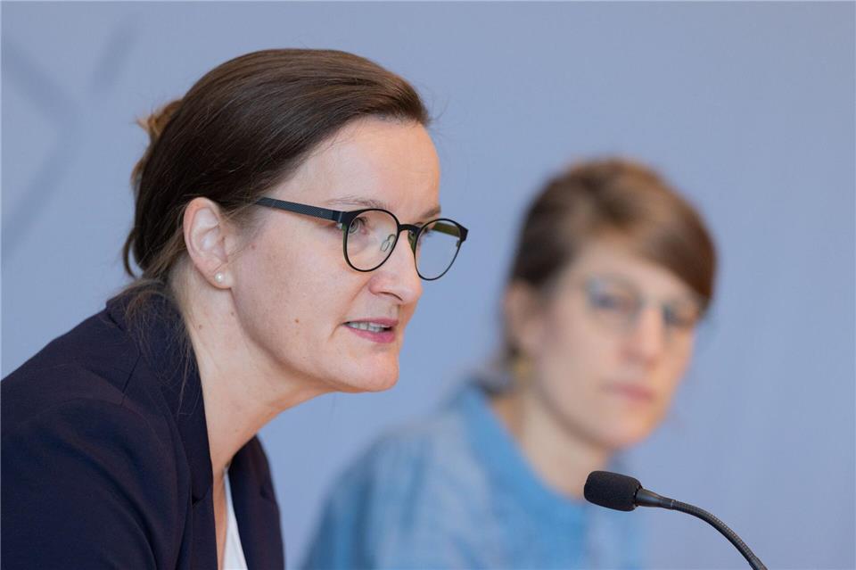 Der beste Weg, um aus der Einkommensarmut herauszukommen, sei die Erwerbstätigkeit beider Elternteile, sagt Forscherin Kuger.Rolf Vennenbernd/dpa