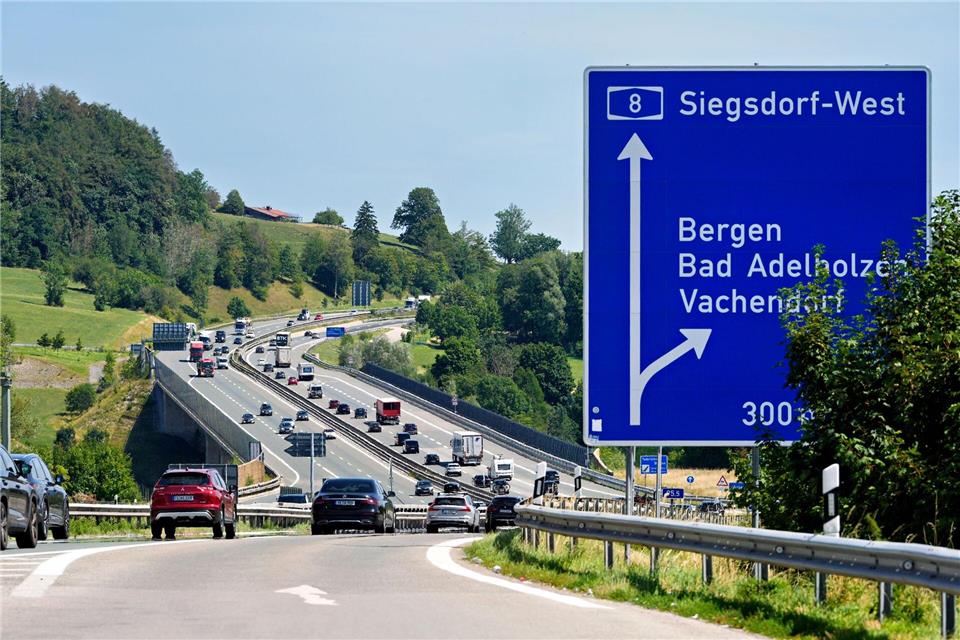 Der betroffene Abschnitt der A8 ist nur vierspurig und meist ohne Seitenstreifen.Uwe Lein/dpa