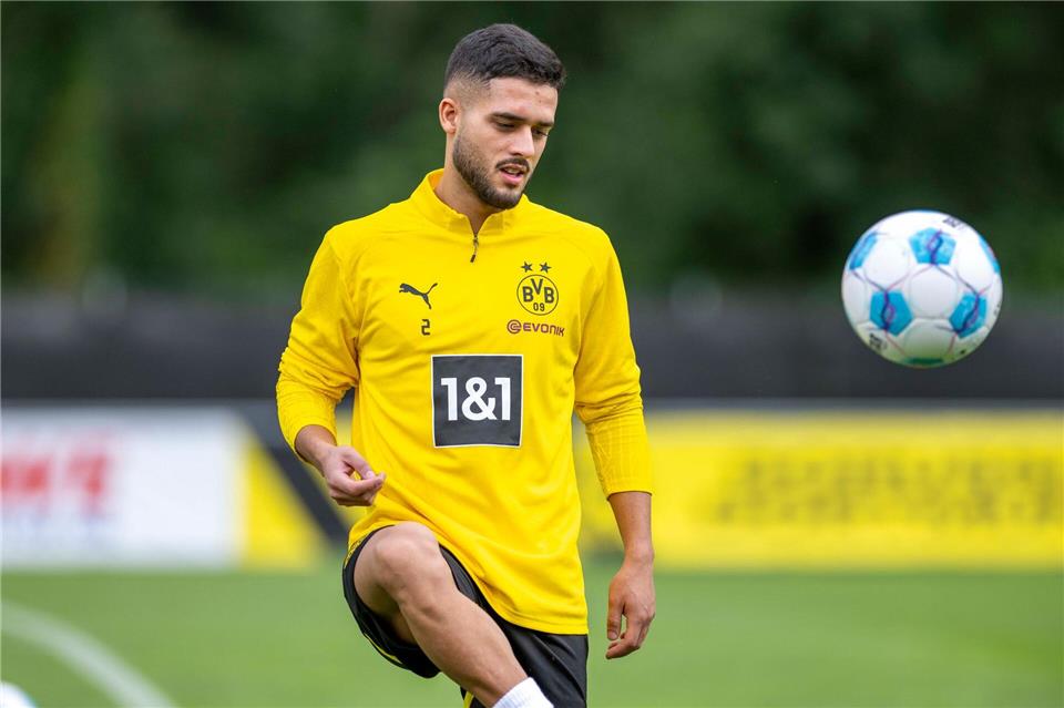 Der bislang ausgeliehene Yan Couto wechselt fest zum BVB. David Inderlied/dpa