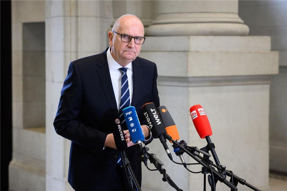 Der brandenburgische Ministerpräsident Dietmar Woidke (SPD) beklagte im Bundesrat die Mehrausgaben durch die gestiegenen Spritpreise für Autofahrer, aber auch Unternehmer in ländlichen Regionen. Bernd von Jutrczenka/dpa