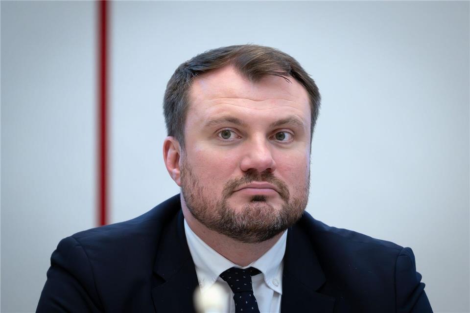 Der brandenburgische Wirtschaftsminister Daniel Keller ist gar nicht einverstanden mit Kürzungen bei Integrationskursen. (Archivbild)Soeren Stache/dpa